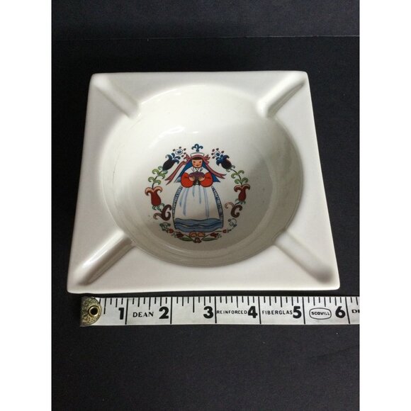 Vintage Hyalyn Porcelain Ashtray 621 Dutch Woman in dress flowers - Picture 6 of 8